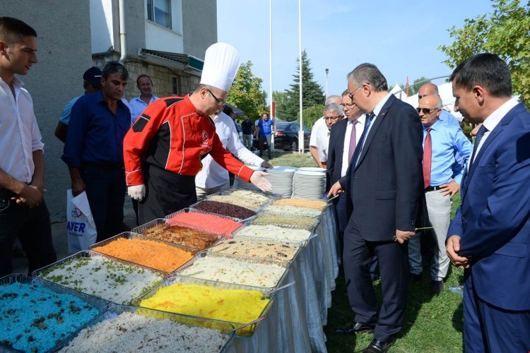 Tarla Gününde 40 Farklı Çeşitten Yapılan Pilav İkram Edildi