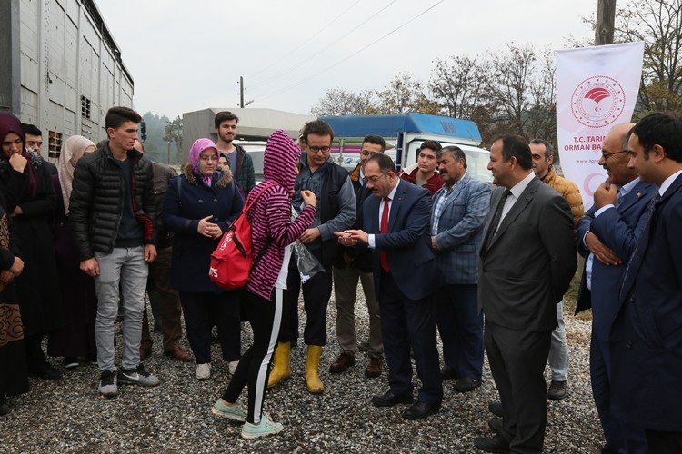 Harmancık İlçesinde 10 Genç Çiftçi Büyükbaş Hayvanını Teslim Aldı