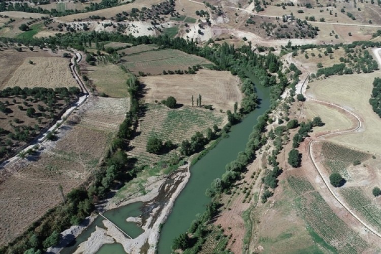 Çiftçiler mağdur edilmeden Çermik sulama kanalı onarılıyor