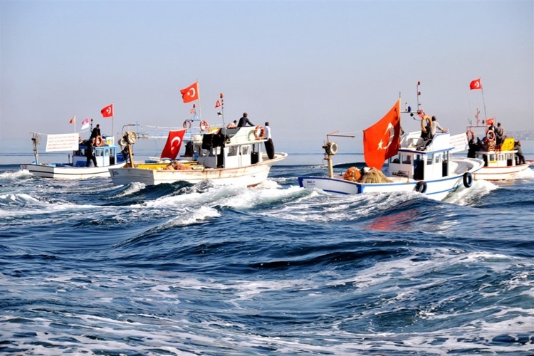 Bayraktar: Balıkçılığımızın geleceği açık denizlerdedir