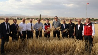 Tarım ve Orman Bakanı İbrahim Yumaklı Eskişehir'de Arpa Hasadına Katıldı