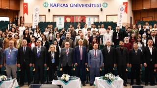 Kars'ta Bilim Rüzgarı Esti: Veteriner Hekimlik Öğrencilerinden Tarihi Kongre!