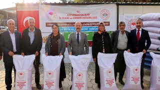 Adıyaman’da Tarım Bakanlığı çiftçilere nohut tohumu dağıttı