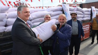 Yalova Belediyesi üreticilere 14 ton sertifikalı buğday tohumu dağıttı