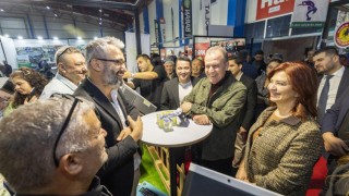 Vahap Seçer, 2. Mersin Tarım Fuarı’nda üreticilerle buluştu