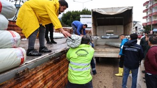 Antalya Büyükşehir, Kumluca ve Finike’de üreticiye sera naylonu desteği
