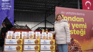 Eskişehir Büyükşehir, arıcılara 6,6 ton fondan yem desteği sağladı