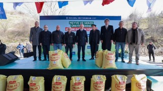 Kocaeli Büyükşehir, Eşme’de 5 bin çiftçiye gübre dağıtımına başladı