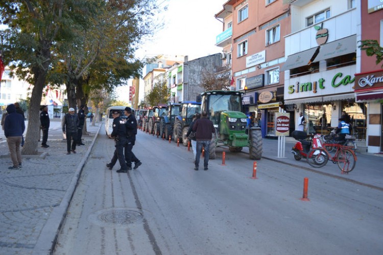 Çiftçiden Traktörlü Şeker Pancarı Kotası Eylemi