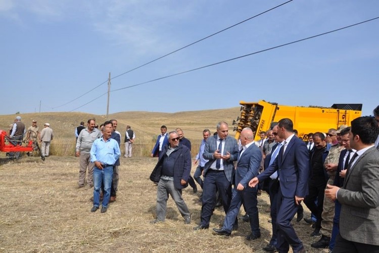 Erzurum'un Tarlaları Taşlardan Arındırılıyor