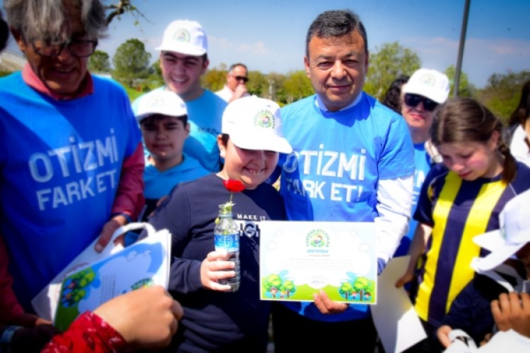 Antalya’da Yeşeren Çocuklar Projesinde Otizme Mavi Işık Yakıldı